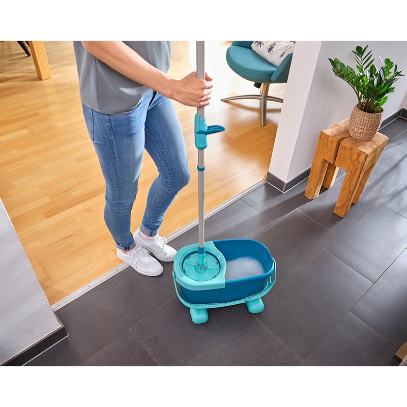 Leifheit Clean Twist M Ergo Mop and Bucket Set, Mop 33 cm Wide, Moisture  Controlled Spin, Faster Cleaning Spin mop, Easy-Steer Micro Fibre Head with